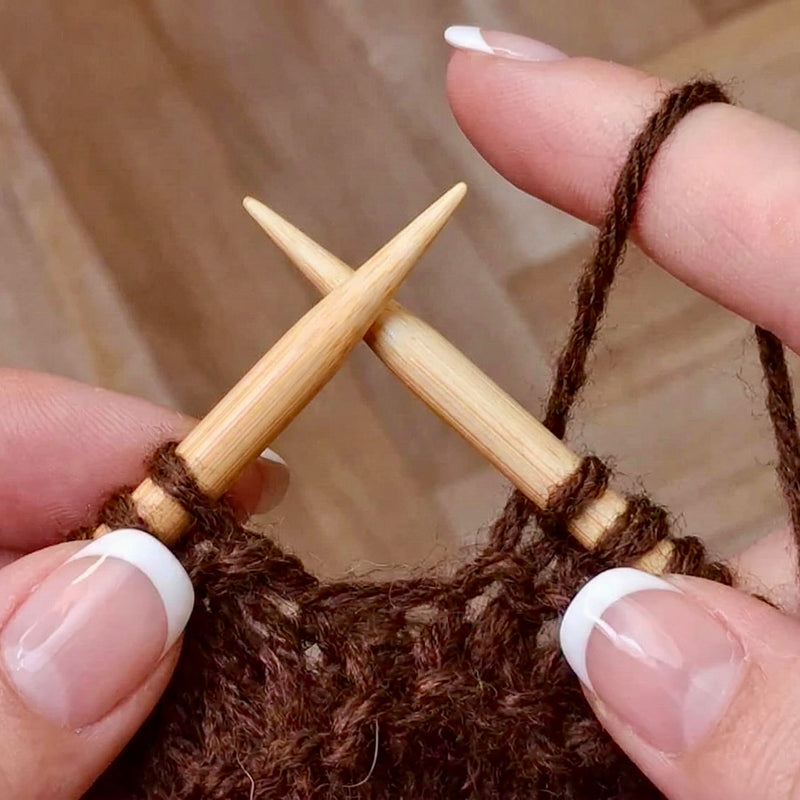 Apprendre a tricoter à l'anglaise ... en français!