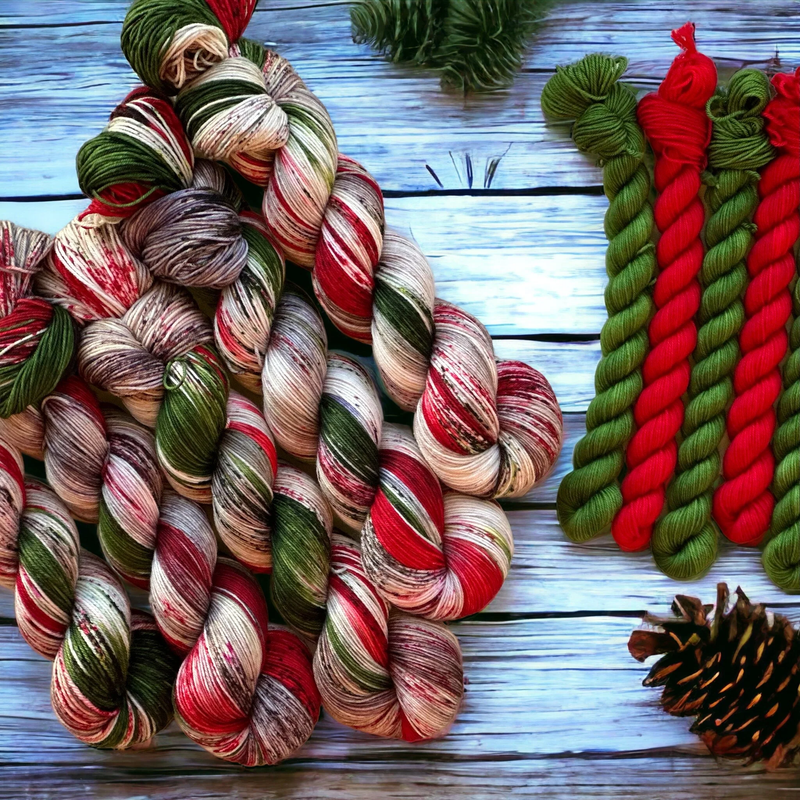 Vintage Klaus | Sock Set in Fingering Weight with 2 minis